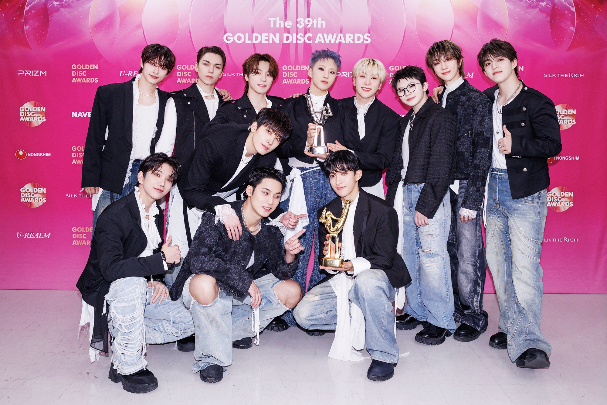 The K-pop group SEVENTEEN on Jan. 5 won both Album of the Year and Album Bonsang at this year's Golden Disc Awards at Mizuho PayPay Dome in Fukuoka, Japan, for its EP 