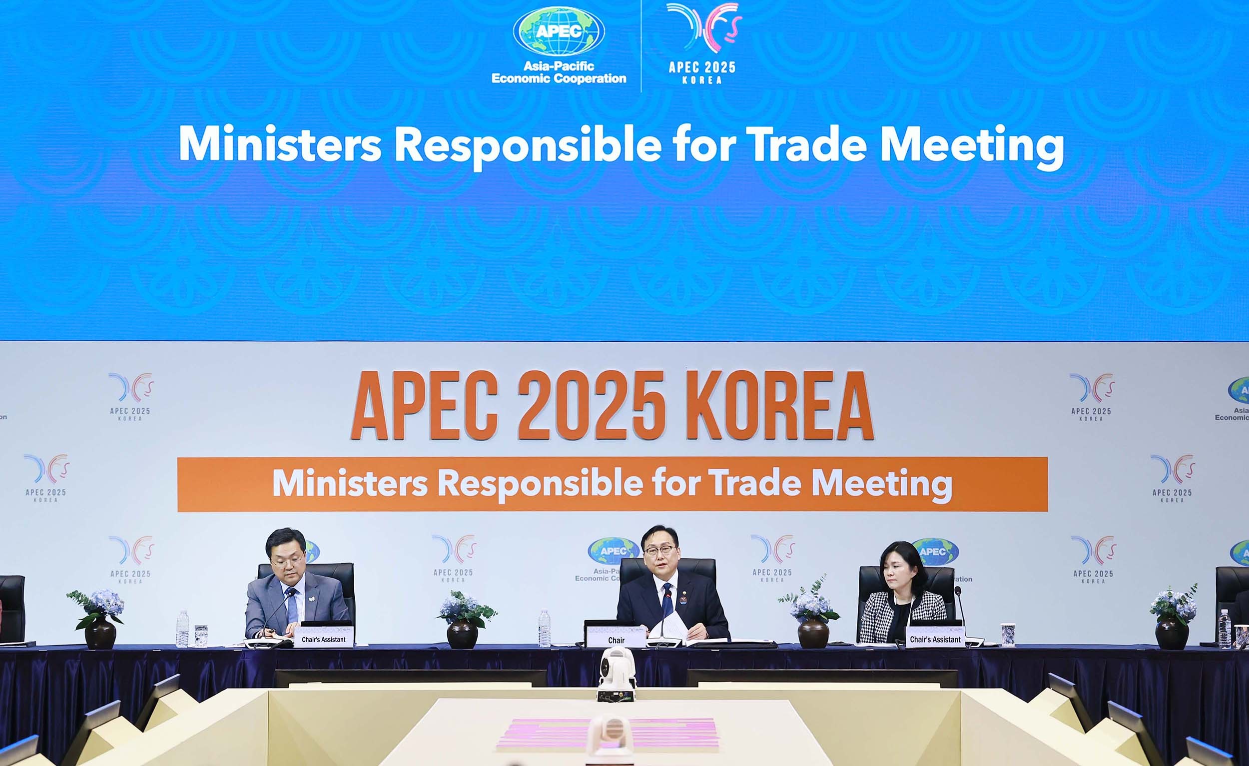 Minister for Trade Cheong Inkyo on May 15 delivers a speech at the opening ceremony of the Asia-Pacific Economic Cooperation Ministers Responsible for Trade Meeting at International Convention Center Jeju in Seogwipo, Jeju Island. 