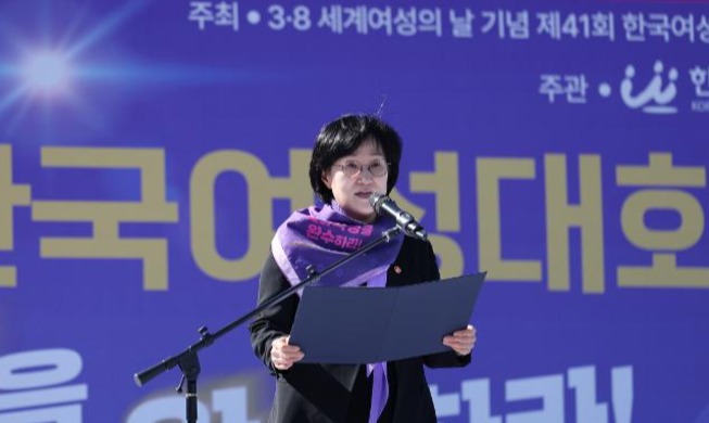 President pledges gender equality efforts on Int'l Women's Day