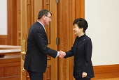 Pres. Park discusses US-Korea alliance with Secretary of Defense