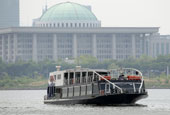 River tour offers history, ferry trip