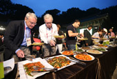 Harmony of temple food impresses int'l visitors