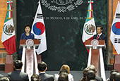 Korean, Mexican leaders hold summit