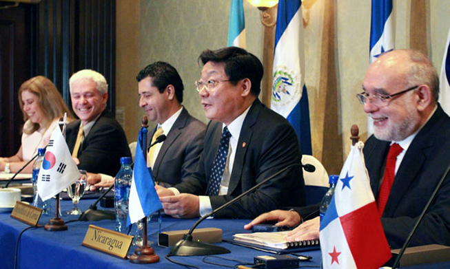 Korea, 6 Central American nations sign FTA