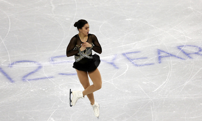 Figure skaters amaze fans at pre-Olympic event