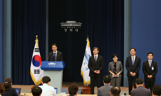 President Moon appoints senior secretaries