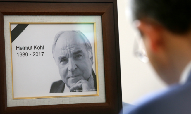 Korea sends delegation to honor Helmut Kohl