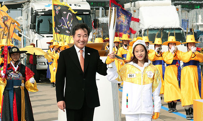 Olympic torch relay launches 100-day countdown to PyeongChang