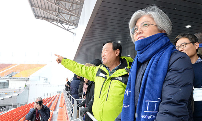 Diplomats visit PyeongChang venues