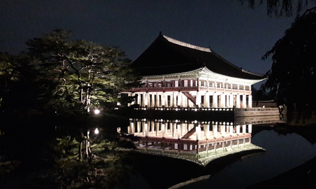 Slip back in time at Gyeongbokgung at night