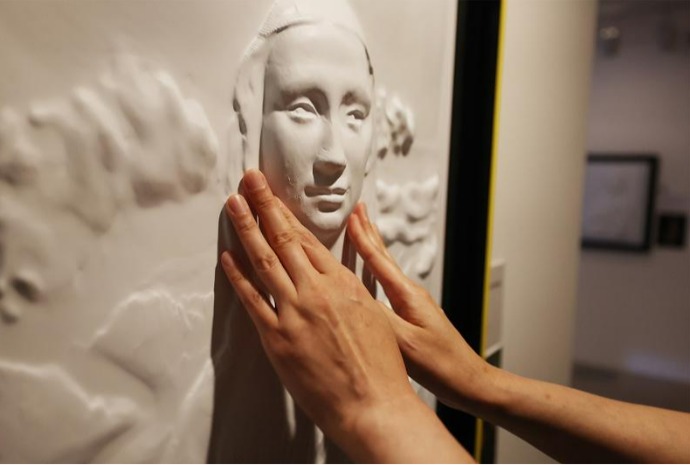 Art masterpieces at your fingertips