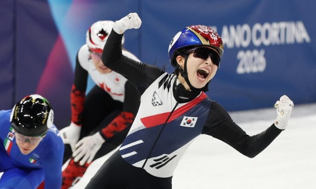  Making skate strides: women's short track wins 3,000-m relay