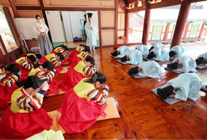 Traditional etiquette program at Confucian school in Busan