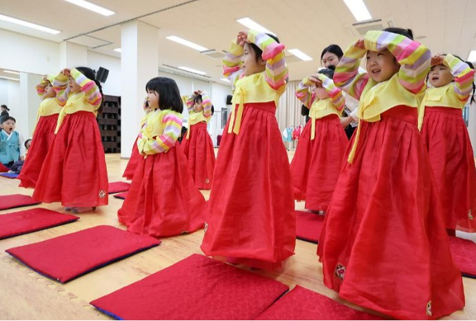 Fun class in traditional etiquette