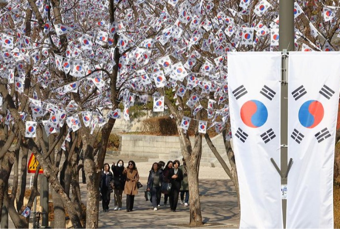 Flag-covered path marks independence movement day