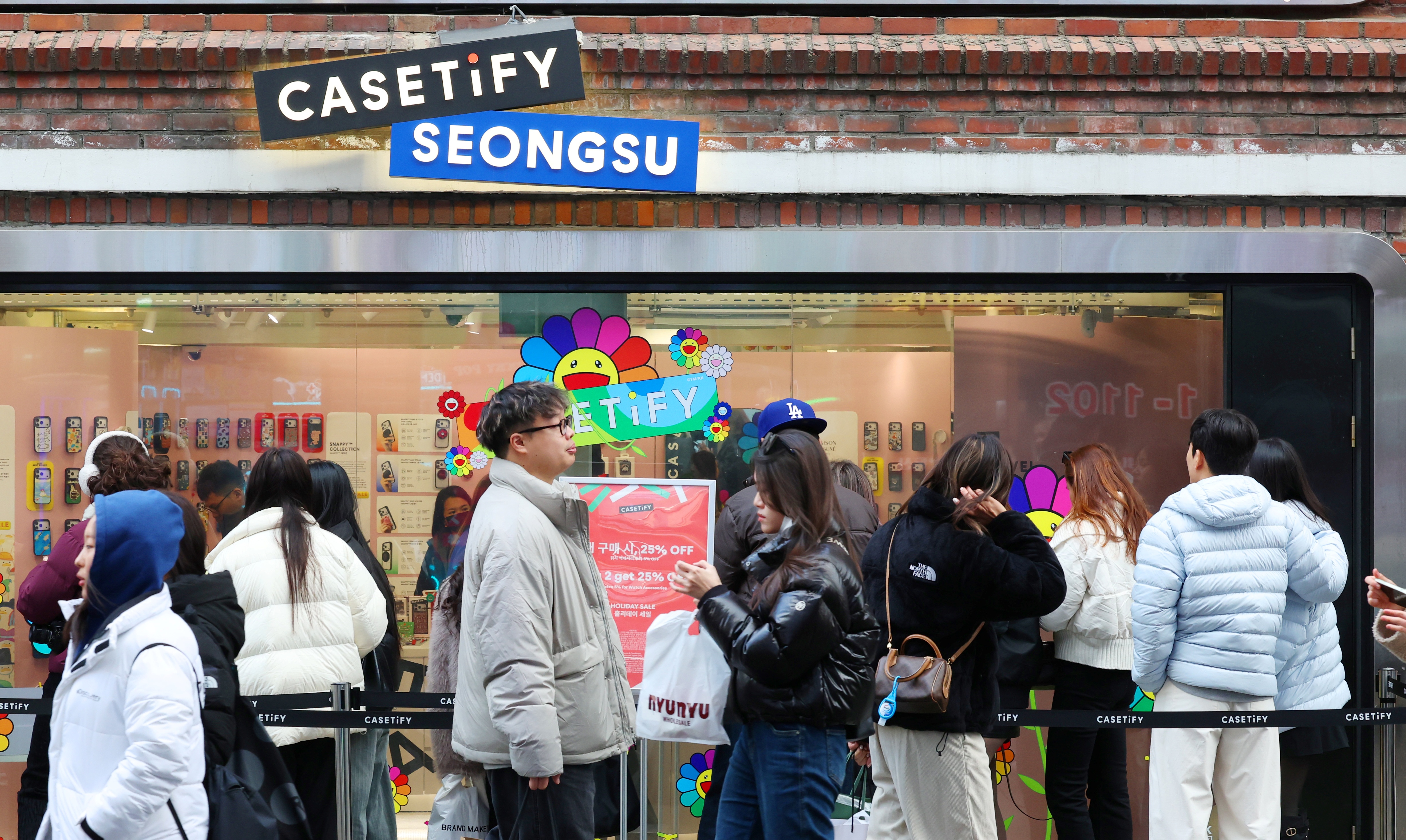 August sees record 1.72M foreign visitors, card spending up 58.1%