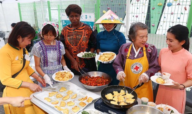 Multicultural families attend Chuseok event