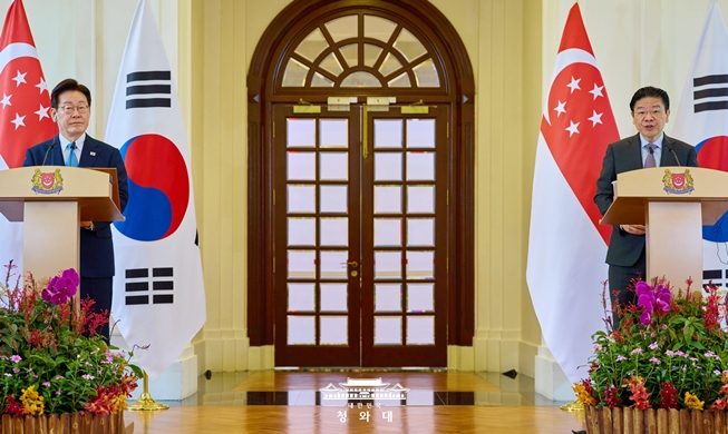 Free trade deal with Singapore to be revised, 5 MOUs signed