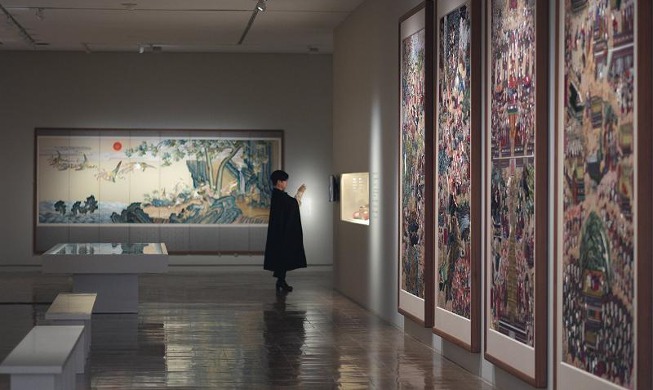 Exhibition shows traditional embroidery in modern times