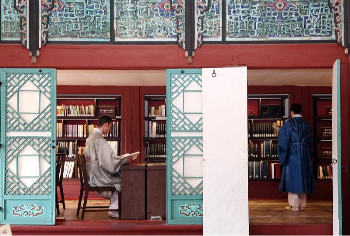Reading in the king's library