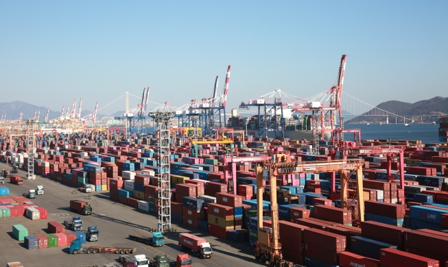 H1 exports shine despite US tariffs, chips post record high