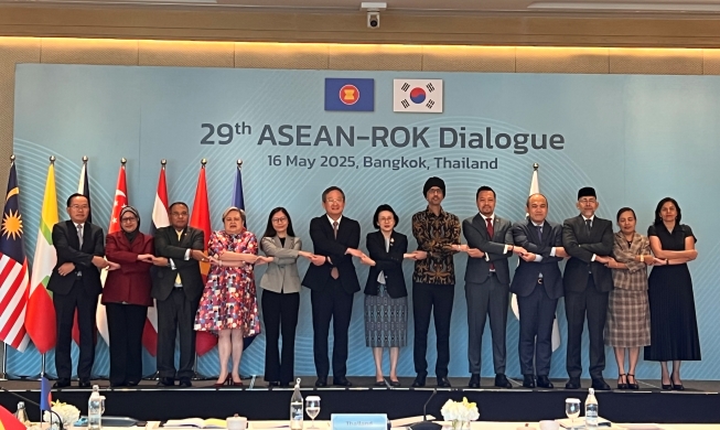Summit with ASEAN in Thailand reviews strategic partnership