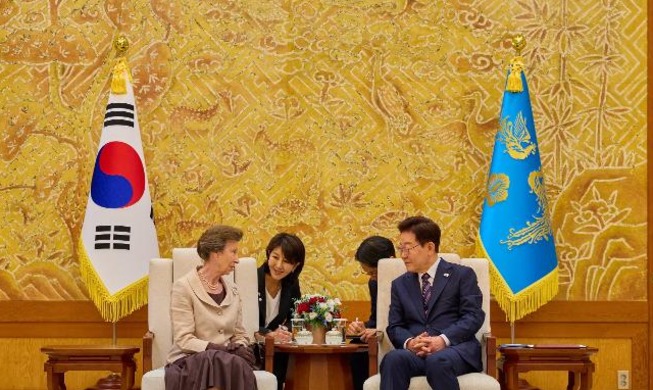 President Lee, UK Princess Anne discuss bilateral maritime ties