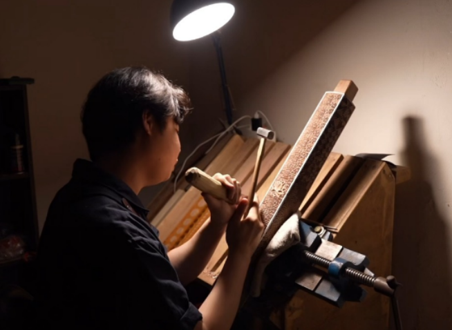 Traditional wood-carver seeks to keep intangible heritage alive