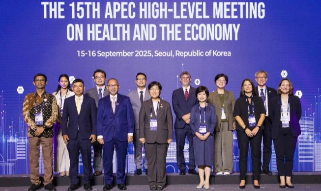High-level APEC meeting on health, economy discusses AI, aging