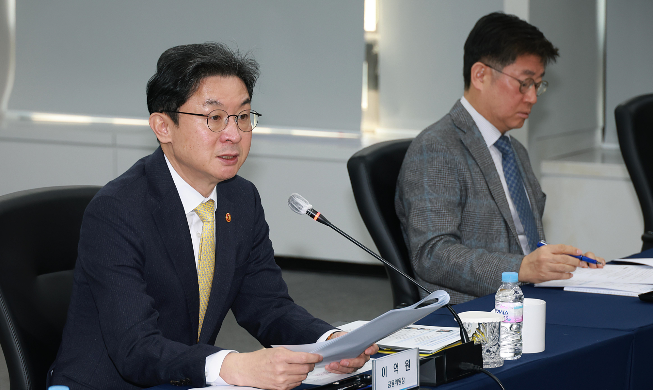 Domestic account rule to be waived for int'l stock investors