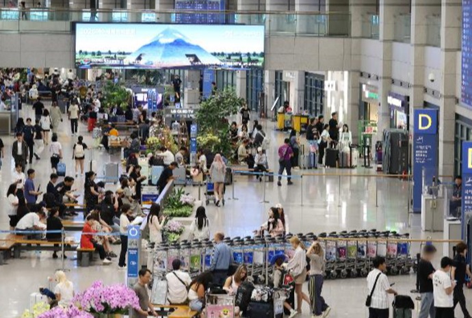 Crowded Incheon International Airport