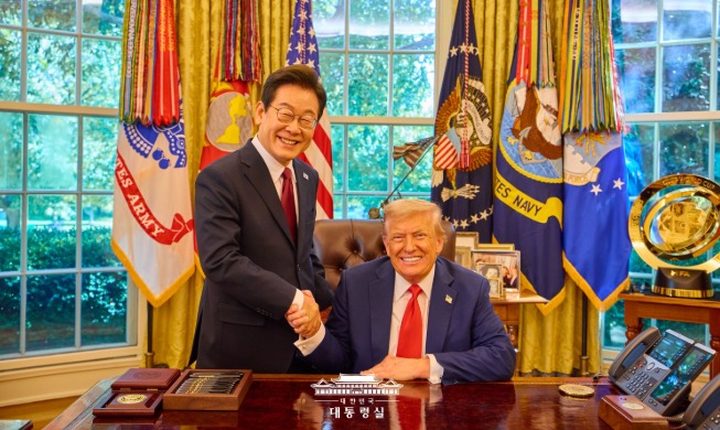 Presidents Lee, Trump discuss tariff deal in their 2nd summit