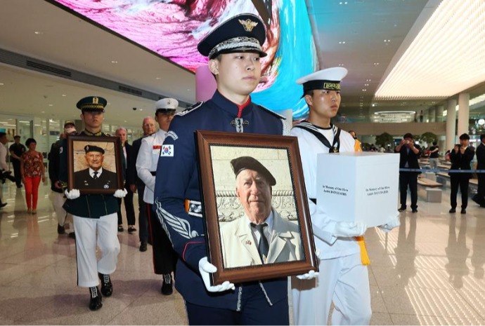 Repatriation ceremony for 2 French veterans of Korean War