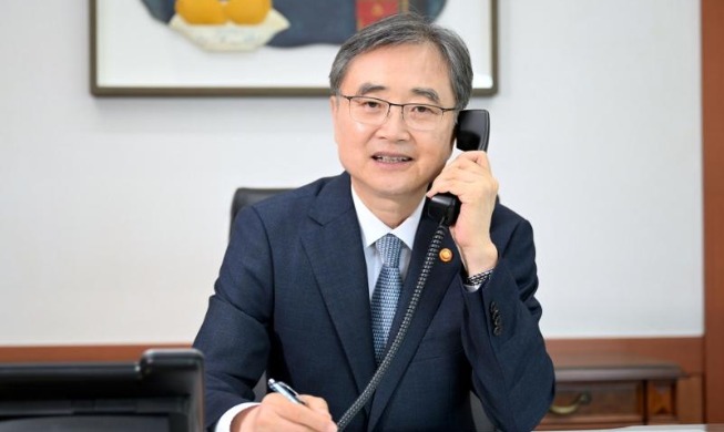 FM Cho talks to Palestine, backs '2-state solution' to Gaza conflict