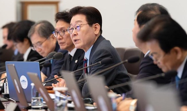 President urges quick action to stabilize market amid ME crisis
