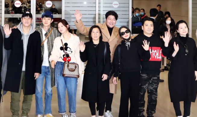 'Parasite' cast, crew receive hero's welcome in Korea