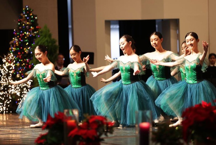 Dance concert at Ewha Family Christmas Service