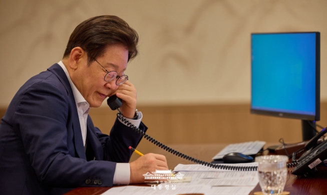 President Lee holds phone diplomacy with Kazakhstan, Sweden