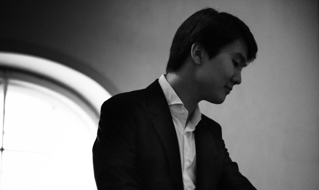 Cho Seong-jin named world's favorite pianist in global poll