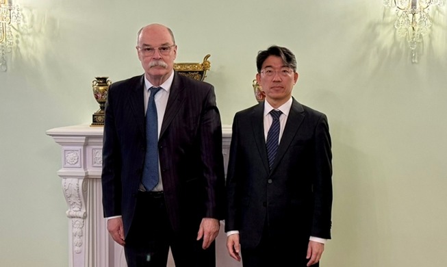 Consular talks with Russia cover expat safety, convenience