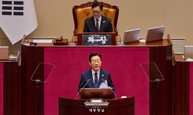 President Lee: 2026 budget request of KRW 728T 'to open AI era'