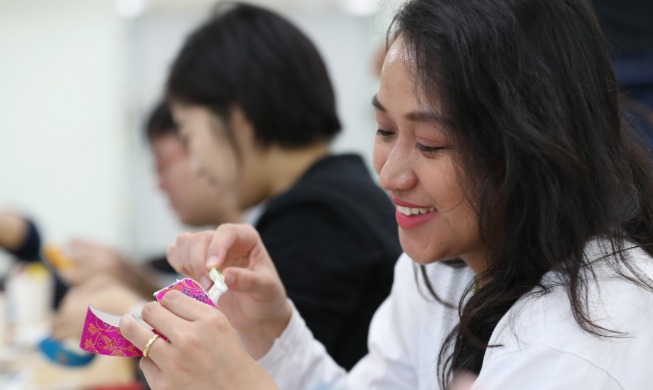 Learning traditional shoemaking from master craftsman in Busan