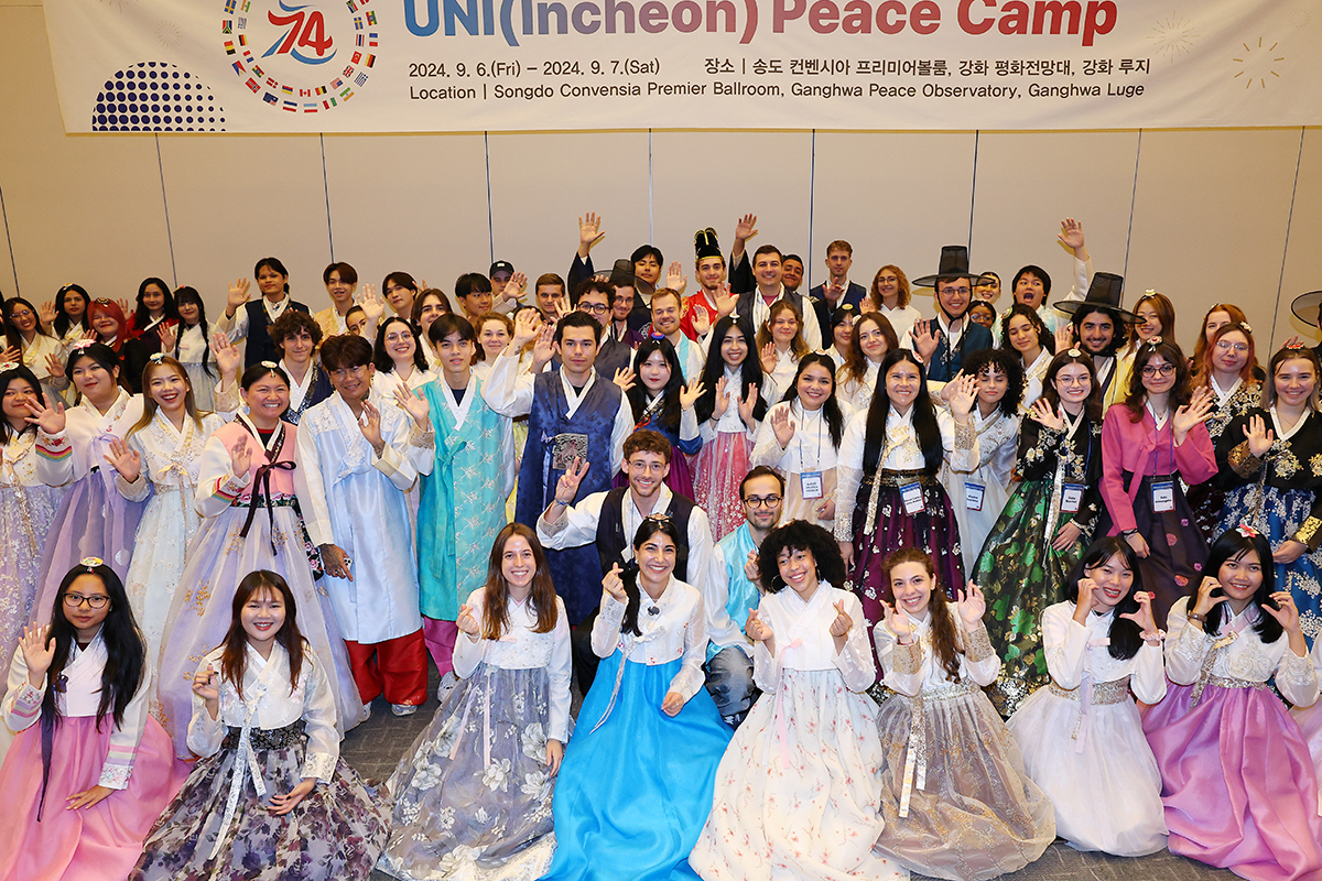 International students from 22 United Nations member countries that sent troops to Korea during the Korean War on Sept. 6 take a group photo dressed in Hanbok (traditional clothing) at the UNI (Incheon) Peace Camp held at Songdo Convensia in Incheon's Yeonsu-gu District.