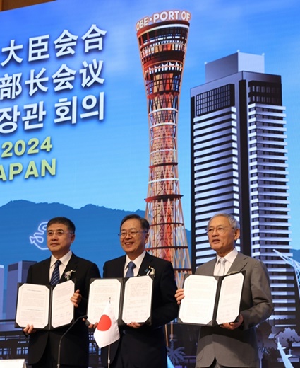 Exchanges of 40M people by 2030 pledged with China, Japan